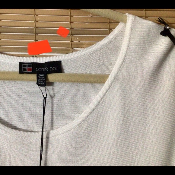 🎄Carre Noir sweater with bows & rhinestone sleeve - Picture 10 of 13